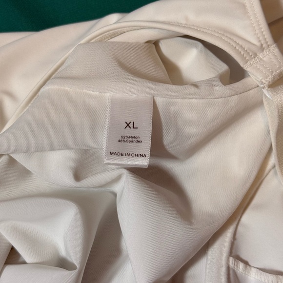 Set of 2 FeelinGirl Shapewear Bodysuit w adj straps & underwire (white & black) - Picture 16 of 16